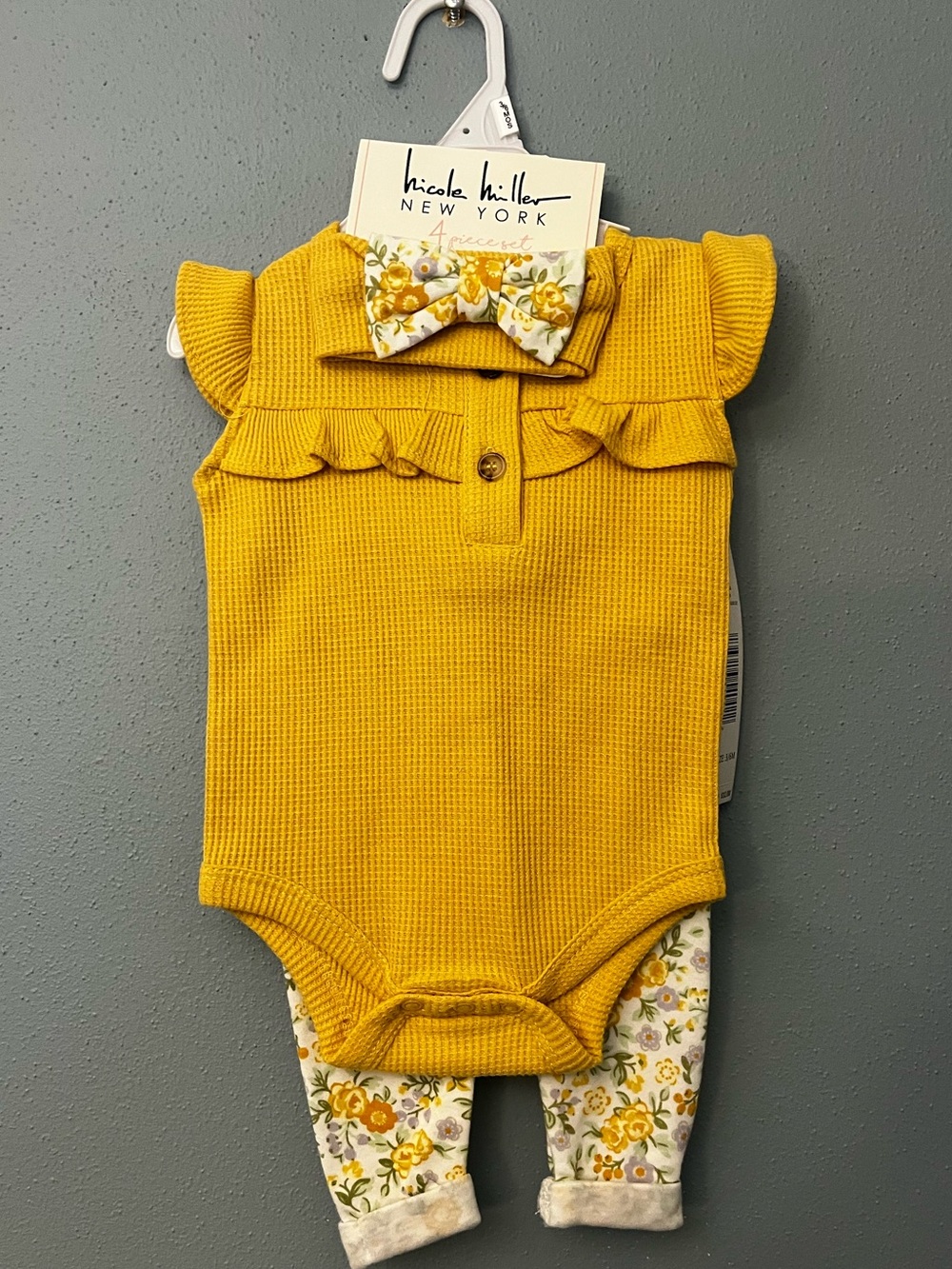 NWT Nicole Miller 4-Piece Set